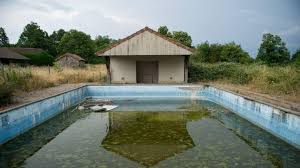 Villages abandonnés en France : 7 lieux fantômes qui racontent notre histoire oubliée courbefy