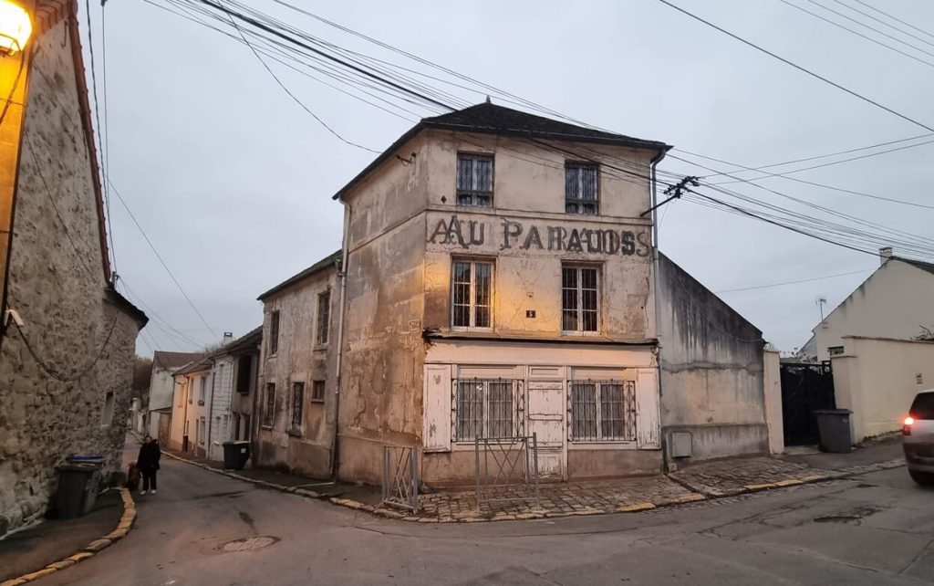 Villages abandonnés en France : 7 lieux fantômes qui racontent notre histoire oubliée vieux pays
