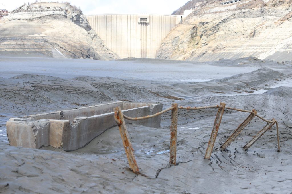 Villages abandonnés en France : 7 lieux fantômes qui racontent notre histoire oubliée le vieux tignes