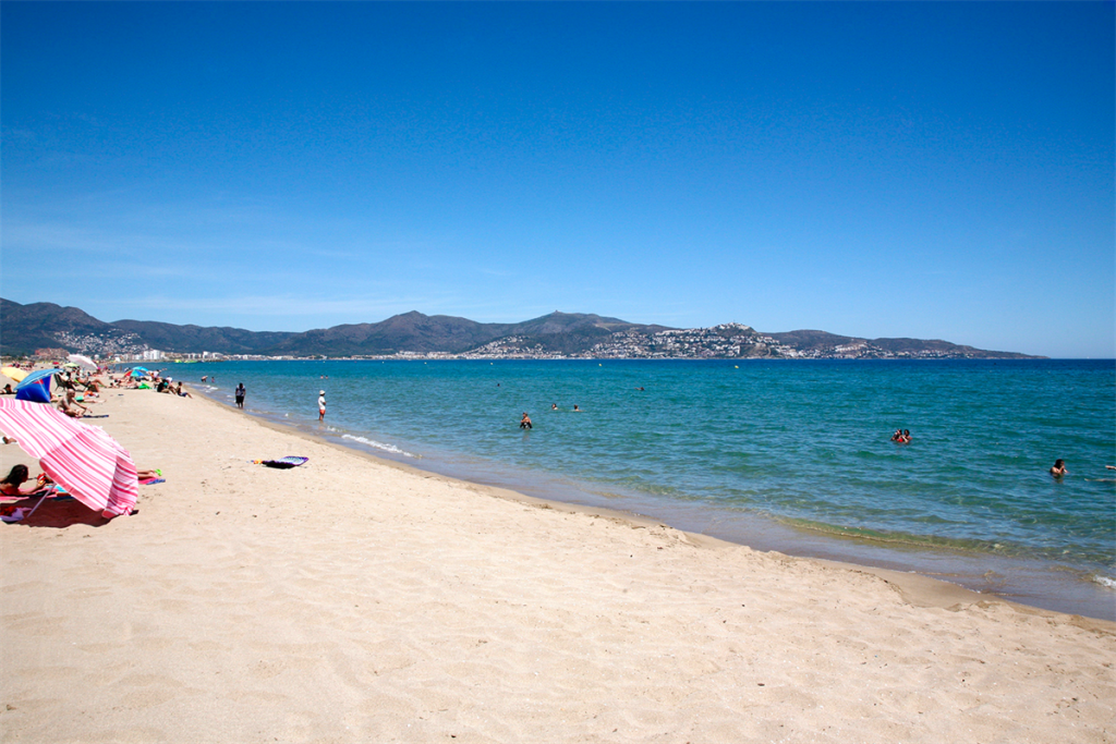 Empuriabrava : que faire dans la « Venise espagnole » en 2026 ? plages empuriabrava