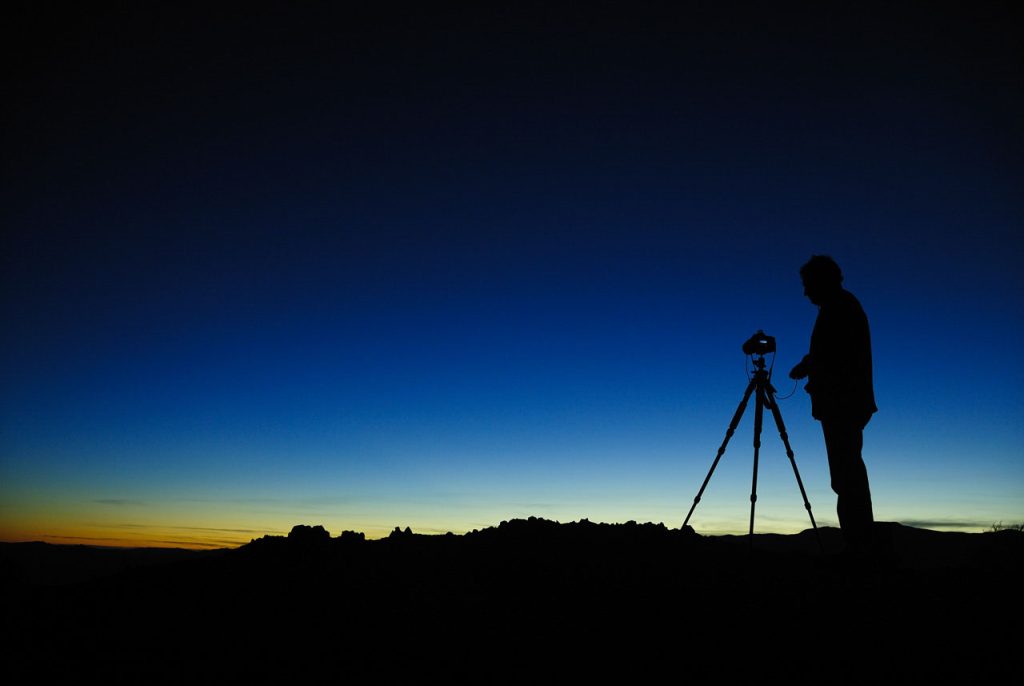 amar guillen photographiant la vallee de la mort